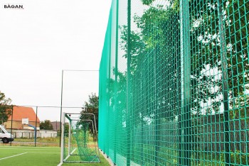 Siatka do ochrony i zabezpieczenia - Piłkochwyty na boiska w szkole